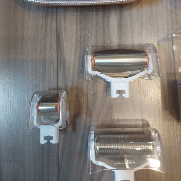 BeautyBio Glowpro Bundle + Case - Picture 5 of 9